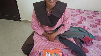 गर्म भारतीय देसी छात्रा ने शिक्षक के साथ कोचिंग रूम में डॉगी स्टाइल में मजेदार चुदाई की और हिंदी में गंदी बातें कीं