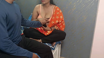 गांव के दोस्त की सौतेली माँ के साथ जबरदस्त चुदाई जब वो घर पर अकेली थी, देसी हिंदी ऑडियो सेक्स