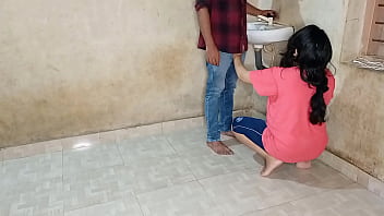 जवान प्लंबर ने भाभी की गीली चूत की प्यास बुझाई ! Xxx Plumber Sex हिंदी आवाज में