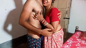 पत्नी के ऑफिस जाने के बाद पति ने नौकरानी को जबरदस्ती चूत में डाल दिया ! साफ हिन्दी आवाज में