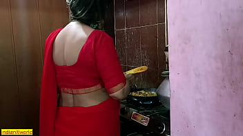 भारतीय गरम सौतेली माँ ने सौतेले बेटे के साथ चुदाई की! घर पर बना वायरल सेक्स