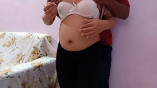 गर्भवती भाभी को फेसबुक से बहला के घर ले जाकर जोरदार चुदाई