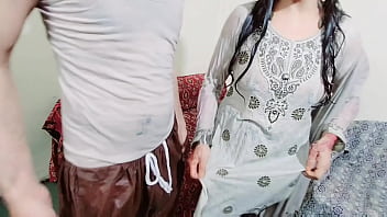 मुस्लिम जोड़े की कुर्सी पर गुदा चुदाई, पति ने अपनी मोटी गांड वाली बीवी को जोरदार चोदा हिंदी ऑडियो में