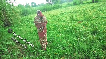 राधिका भाभी की खेत मे हुई गर्म चुदाई का वीडियो हिन्दी मे सेक्सी वीडियो