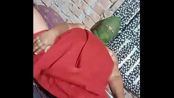 भारतीय सेक्स शिक्षिका लिली गंदी बातें करती है