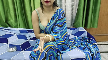 भारतीय सौतेली बहन ने अपने सौतेले भाई को चोदा और उसकी मदद से उपहार की व्यवस्था की