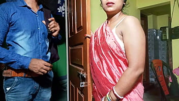 ब्रा सेल्समैन ने भाभीजी को पटाकर की रसीली चुदाई इंडियन पोर्न साफ हिंदी आवाज में
