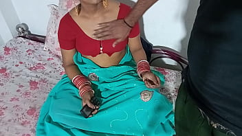 पति घर पर काम करते हुए अकेली पत्नी को चोदता है, भारतीय हिंदी एचडी सेक्स वीडियो साफ आवाज में।
