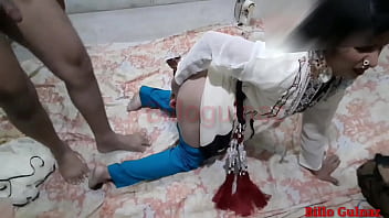 गर्म भारतीय गाँव की जोड़ी का मचता हुआ यौन समागम देसी सेक्स वीडियो हिंदी ऑडियो में