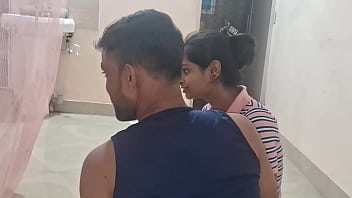 गीली चूत के लिए बेताब नवयौवना भारतीय लड़की का मोटा लंड पाने का सपना!