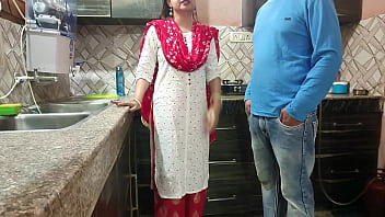 गर्म देशी साड़ी वाली सौतेली माँ – उसकी रसीली चूत चाटने के बाद मेरा खड़ा लंड और भी गर्म हो गया, मैं चुदाई के लिए बेकरार हूँ, मेरी ये हॉट स्टेपमॉम हिंदी ऑडियो में बहुत कामुक है