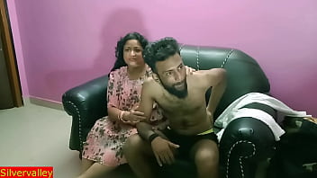 गर्म देशी आंटी का सेक्स स्नान के बाद! हिंदी में जोशीला सेक्स वीडियो