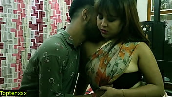 भारतीय गर्म मॉडल का घर पर नवयुवक के साथ रोमांचक सेक्स! साफ हिंदी आडियो के साथ! साड़ी में चुदाई