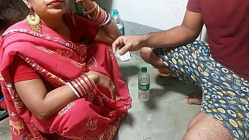 रौशनी भाभी को किचन में पटक कर जबरदस्त चुदाई ! साफ हिंदी में गर्म मजा