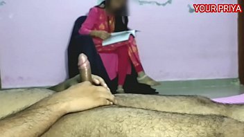 प्रिया को चोदा और गांड भर दी। हिंदी आवाज के साथ