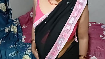गर्म भारतीय बड़े स्तन वाली सेक्सी नौकरानी ने देसी पत्नी को सपने में चोदते देखा