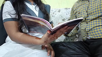 ट्यूशन पढ़ाने वाले सर ने लड़की को लालच देकर उसके गीले चूतड़ों की मखमली मरमत की हिंदी गर्म वॉइस