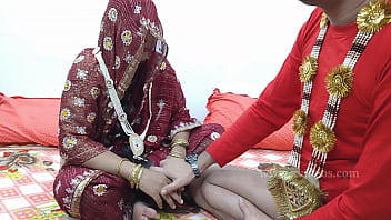 पहली रात शादी के बाद नवविवाहित कुंवारी लड़की की चूत में जोरदार हिंदी सेक्स