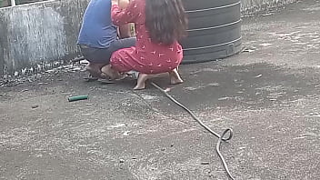 मोटर पंप रेडी करने वाला आया लड़का को पेमेंट का बदले गर्म चुदाई