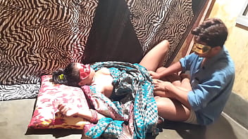 गर्म भारतीय प्रेमिका साड़ी में चुदाई – देसी सेक्स