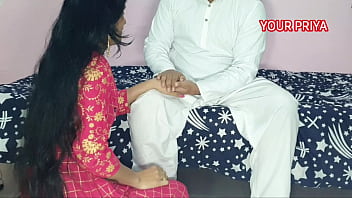 नए साल की पार्टी से लौटी प्रिया को ससुर ने जबरदस्ती गीले होंठों से चूसा, फिर बिस्तर पर पटक कर मजबूर किया गहरे आनंद में डूबने के लिए। साफ हिंदी आवाज में