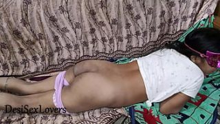 भारतीय बीवी की गीली चूत का मजेदार सेक्स वीडियो – देसी बड़े लंड के साथ गांव की गर्म कहानी