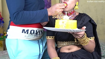 भारतीय जन्मदिन की रात में गर्म चुदाई