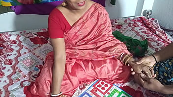 बहनोई के साथ लूडो खेलते हुए जीतने वाला मज़ा लेता है, गरमागरम हिंदी आवाज़ वाला सेक्स वीडियो