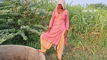 देसी सौतेली बहन अपने छोटे भाई के साथ गर्मागर्म हिंदी सेक्स चैट करते हुए चुदाई का मजा ले रही है