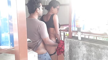 भोली बंगाली लड़की का किराया चुकाने के लिए बेड पर जबरन सुलाया गया