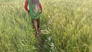 गाँव की भाभी का जंगल में बेहया जिस्मानी मज़ा