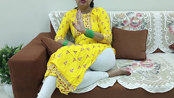 सौतेली माँ ने अपने बेटे को चोदकर अपना यार बना लिया, गंदी बातें करते हुए