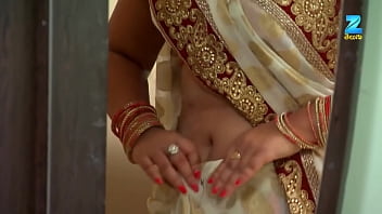 हिंदी सीरियल एक्ट्रेस का गहरा और सेक्सी नाभि प्रदर्शन