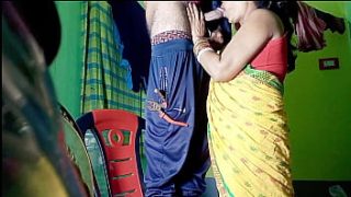 भारतीय भाभी की गीली चूत का बिजली मिस्त्री के साथ जोरदार मजा, साफ हिंदी आवाज में | फायरकपल
