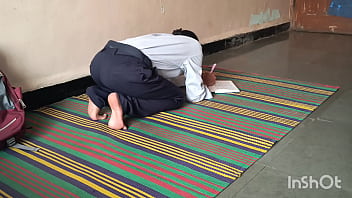 कॉलेज की नादान कुंवारी छात्रा को प्राइवेट ट्यूशन टीचर ने चोदा