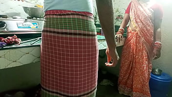 मालकिन ने रसोइए को किचन में दबाकर उसकी चूत मारी!