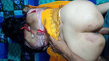 नई नवेली 21 साल की भारतीय बहू की तंग चूत में बेडरूम की गंदी बातें