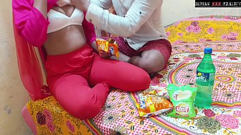 भाभी को कुरकुरे देकर चोदने वाला सौतेला भाई