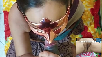 भाई-बहन का गर्म मिलन जब कमरे के बाहर उनके परिवार मौजूद हैं