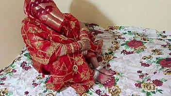 पहली रात पति के साथ नई दुल्हन की गर्म सुहागरात, नवविवाहित जोड़े का जोशीला अंतरंग पल
