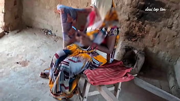 गर्म देसी भोजी की साड़ी फाड़कर बिस्तर पर चोदाई का मजा, असली भारतीय सेक्स वीडियो हिंदी में गंदी आवाज़ के साथ