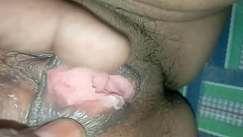 भारतीय सेक्सी महिलाओं की चूत दिखाते हुए
