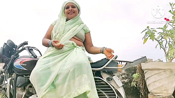 पड़ोस की भारतीय भाभी का बॉयफ्रेंड के साथ जंगली संभोग
