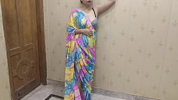 उसके छूते ही वो गर्म हो गई और उसने अपनी चूत में उसका बड़ा लंड ले लिया।