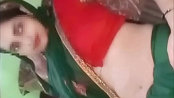 कुर्सी पर नई नवेली दुल्हन की चुदाई का मजा लेते हुए हिंदी सेक्स वीडियो