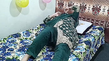 एक भारतीय विवाहिता ने एक जवान लड़के को बुलाकर उसके साथ जोरदार सेक्स किया हिंदी ऑडियो देसी सेक्स