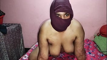 मेकअप वाले ने गरम भारतीय मॉडल क्लाइंट को घर पर जोरदार चोदा हिंदी आवाज में