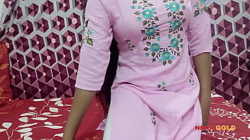 मेरी मौसी की बेटी ने अपने बड़े बूब्स और गीली चूत दिखाई घर में ही