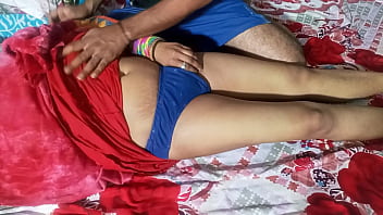 भाभी सो रही है और माँ-बाप दूसरे कमरे में, तो मैंने जमकर चोदा उसे