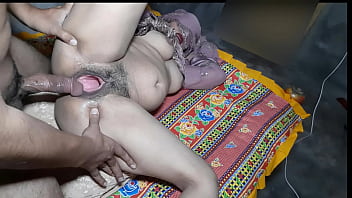 गर्म मिल्फ़ सौतेली आंटी को बहकाकर ज़ोरदार चोदा गया, देसी हिंदी चुदाई
